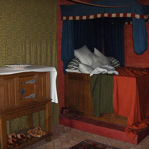 Why Did Medieval Europeans Prefer Small Beds?